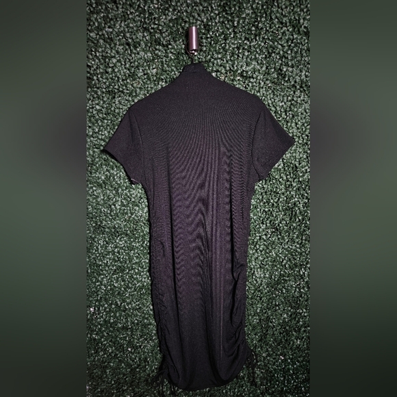 Elegant Black Midi Dress - Picture 3 of 3